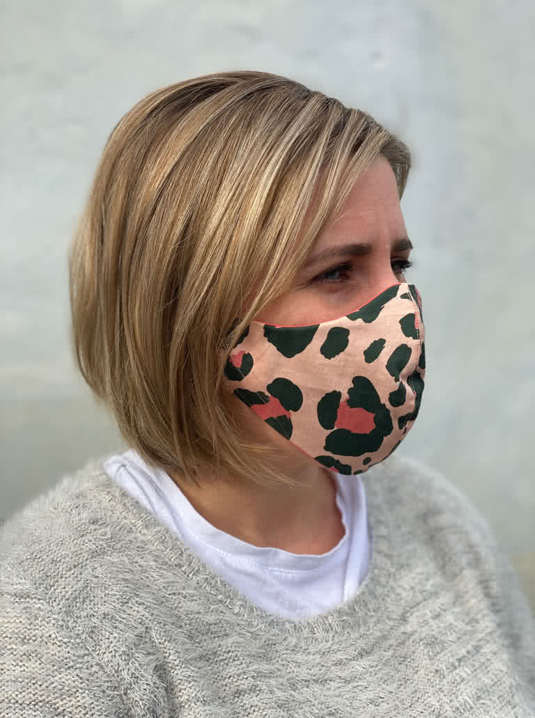 Style Arc's face mask - Free downloadable PDF pattern . SIZE M