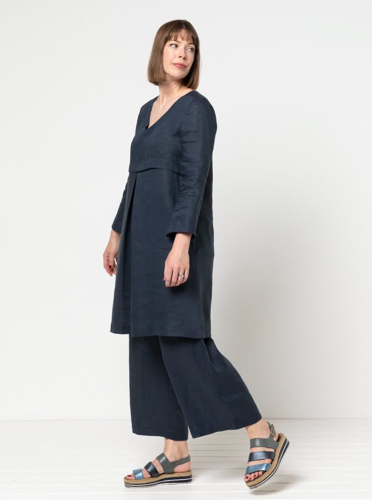 Clare Pant By Style Arc - This elastic waist, wide leg pant features a fashionable 7/8th leg length, pockets and tie belt.