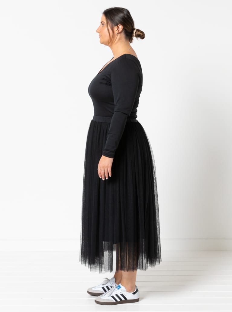 Farrah Knit Bodysuit By Style Arc - Stretch knit basic bodysuit with neck and sleeve options.