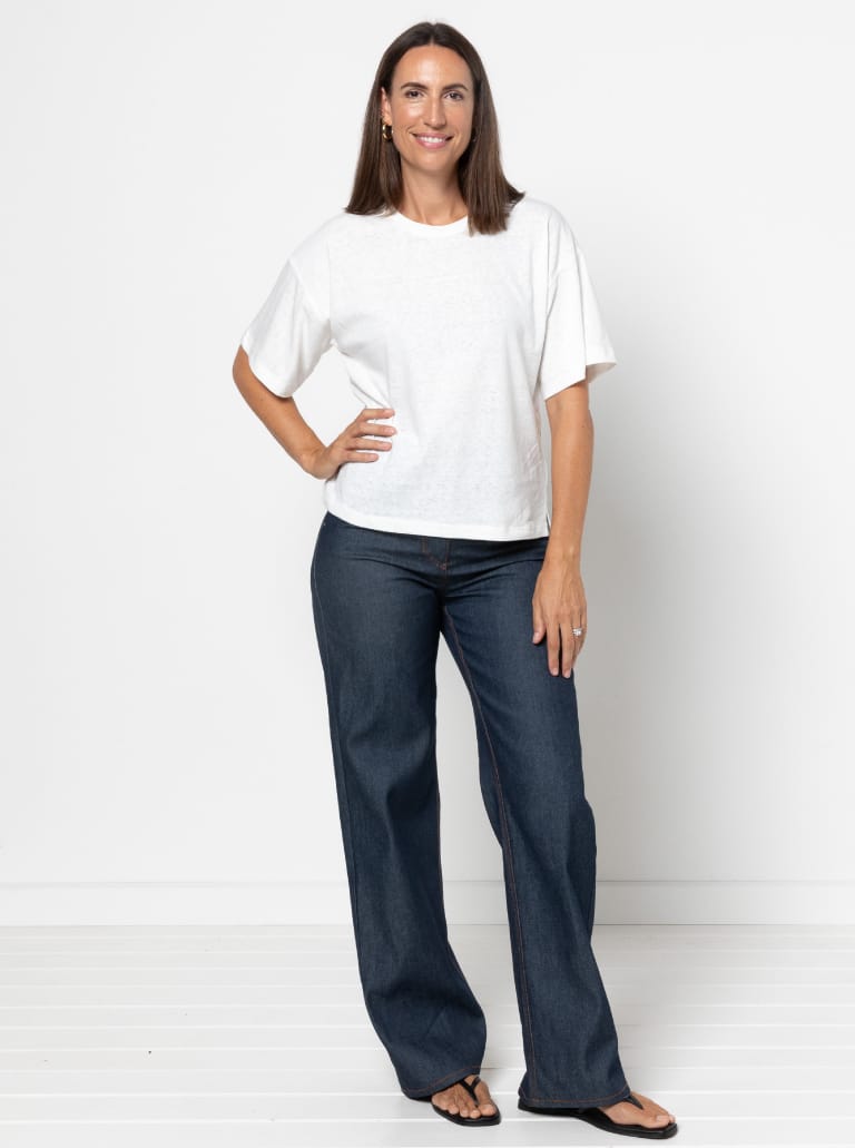 Hayden Knit Tee By Style Arc - A square shaped tee shirt with short sleeves, round neck, and side splits.