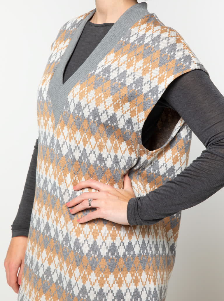 Keith Knit Vest By Style Arc - Long line vest with a deep "V" neck and dropped shoulders.