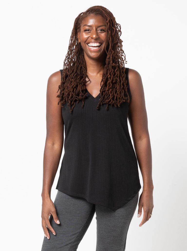 Seaside Sue Top By Style Arc - Hip-length top with an asymmetric hem and side split