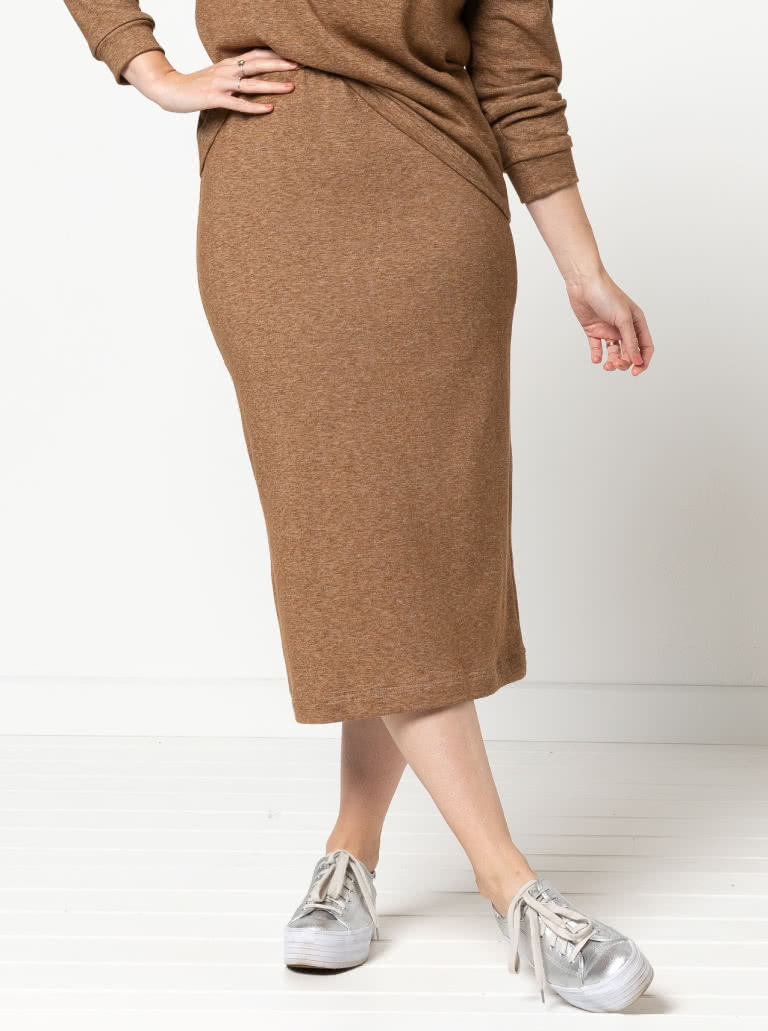 Yoyo Knit Skirt By Style Arc - Pull on pencil skirt with elastic waist.