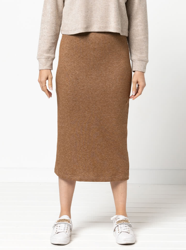 Yoyo Knit Skirt By Style Arc - Pull on pencil skirt with elastic waist.