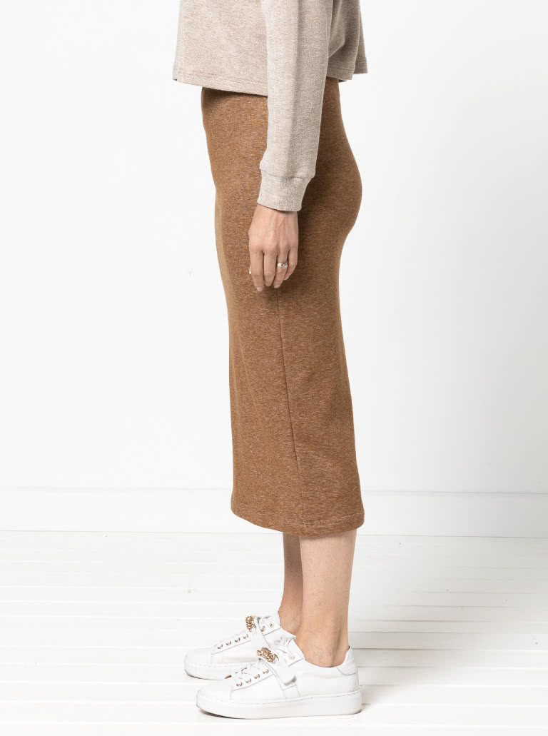 Yoyo Knit Skirt By Style Arc - Pull on pencil skirt with elastic waist.