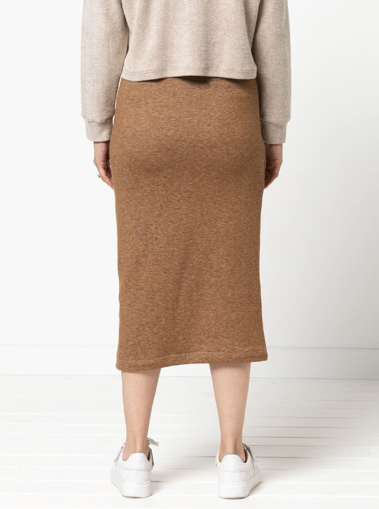 Yoyo Knit Skirt By Style Arc - Pull on pencil skirt with elastic waist.