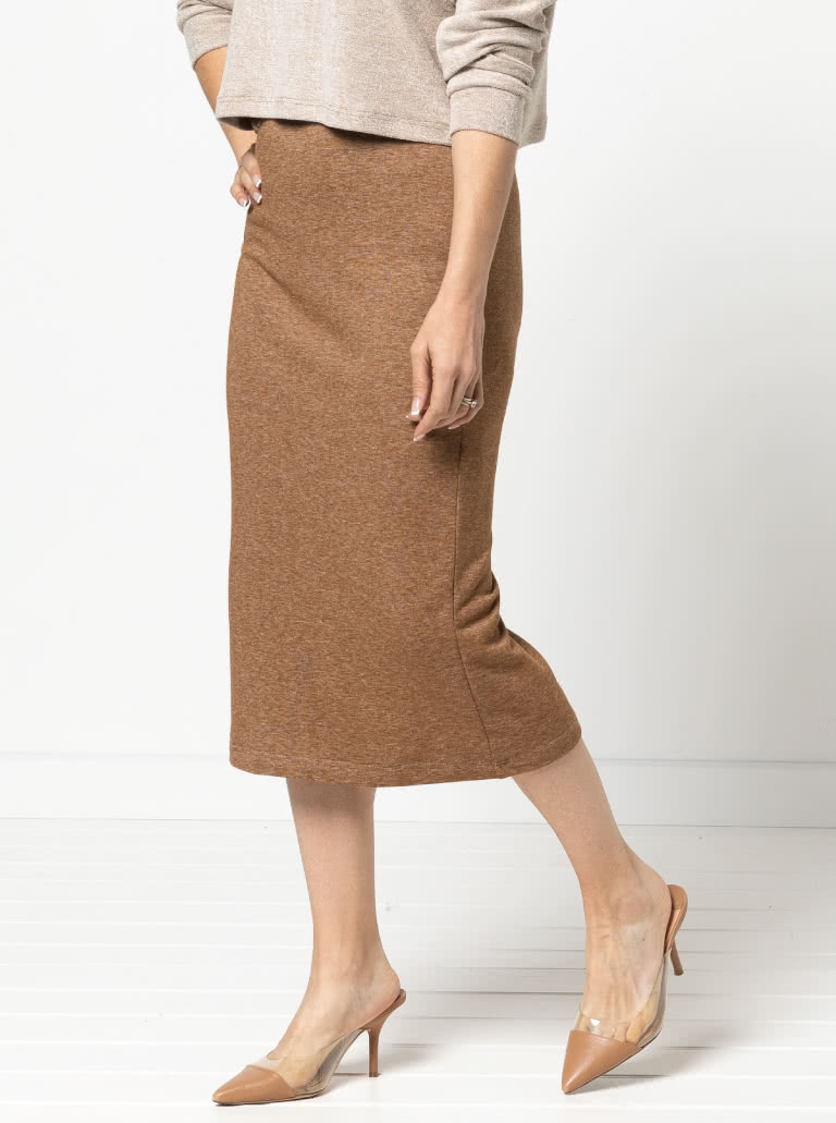 Yoyo Knit Skirt By Style Arc - Pull on pencil skirt with elastic waist.