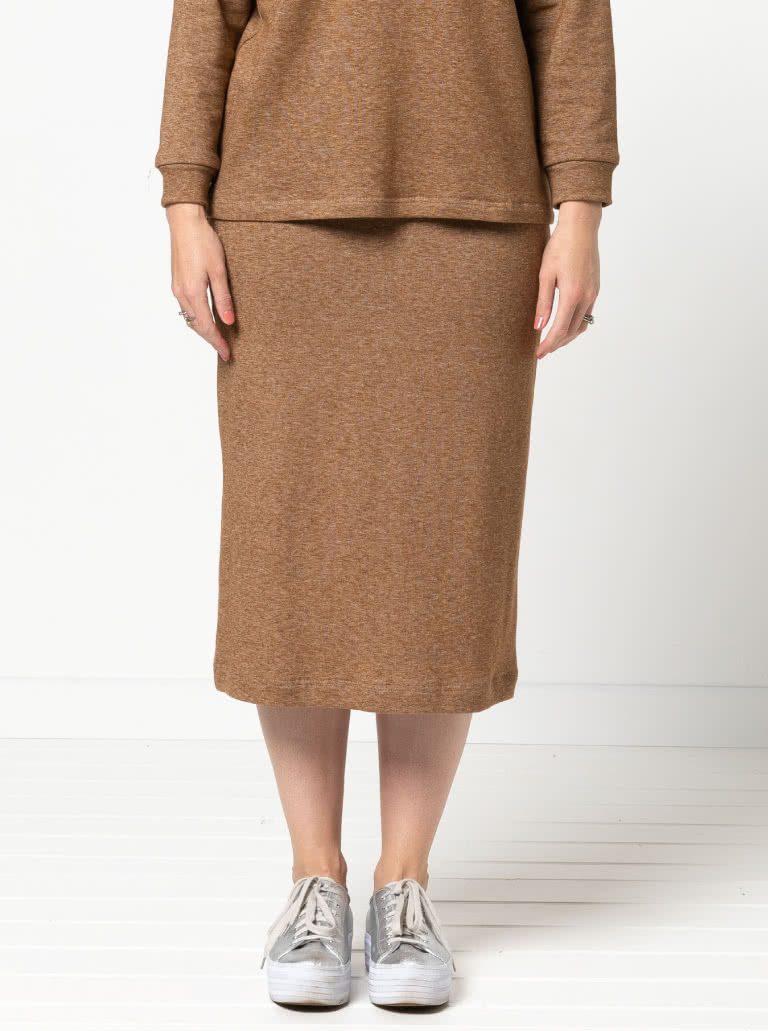 Yoyo Knit Skirt By Style Arc - Pull on pencil skirt with elastic waist.